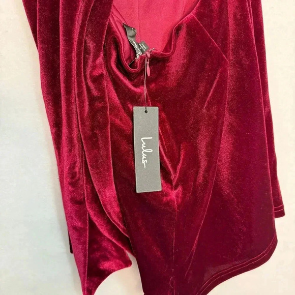 NWT LULUS Feeling Cheery Burgundy Velvet Long Sleeve Romper Whimsygoth Size L - Picture 7 of 7